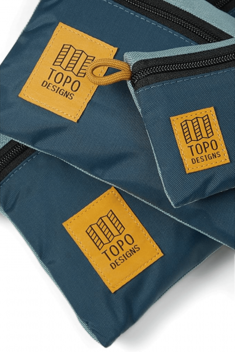 logo topo design pochette de voyage